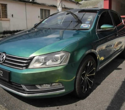 Gloss chameleon spring green