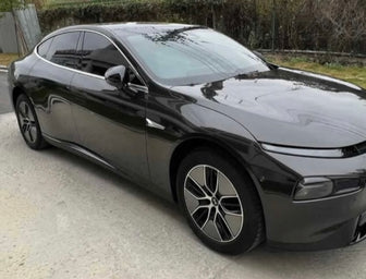 Metallic Graphite gray